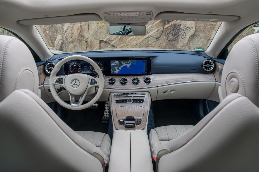 Торпедо Mercedes-Benz E300 AMG Line Coupe 2017 года  (WW) (фото 18 из 20)